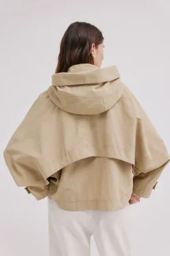 Daniela. Gabardina corta