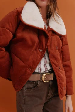 Debra. Deportiva acolchada