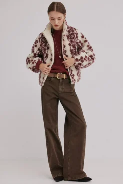 Dena. Deportiva estampada