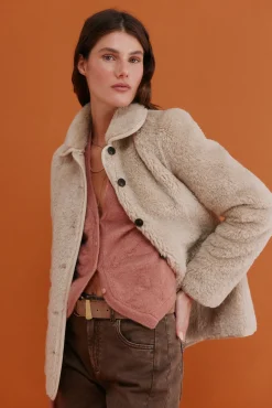 Denise. Abrigo efecto pelo