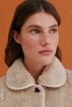 Denise. Abrigo efecto pelo