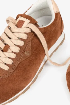 Deportivo señora Kira Serraje