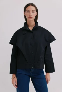 Dora. Deportiva corta