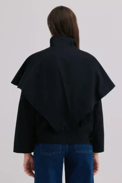 Dora. Deportiva corta