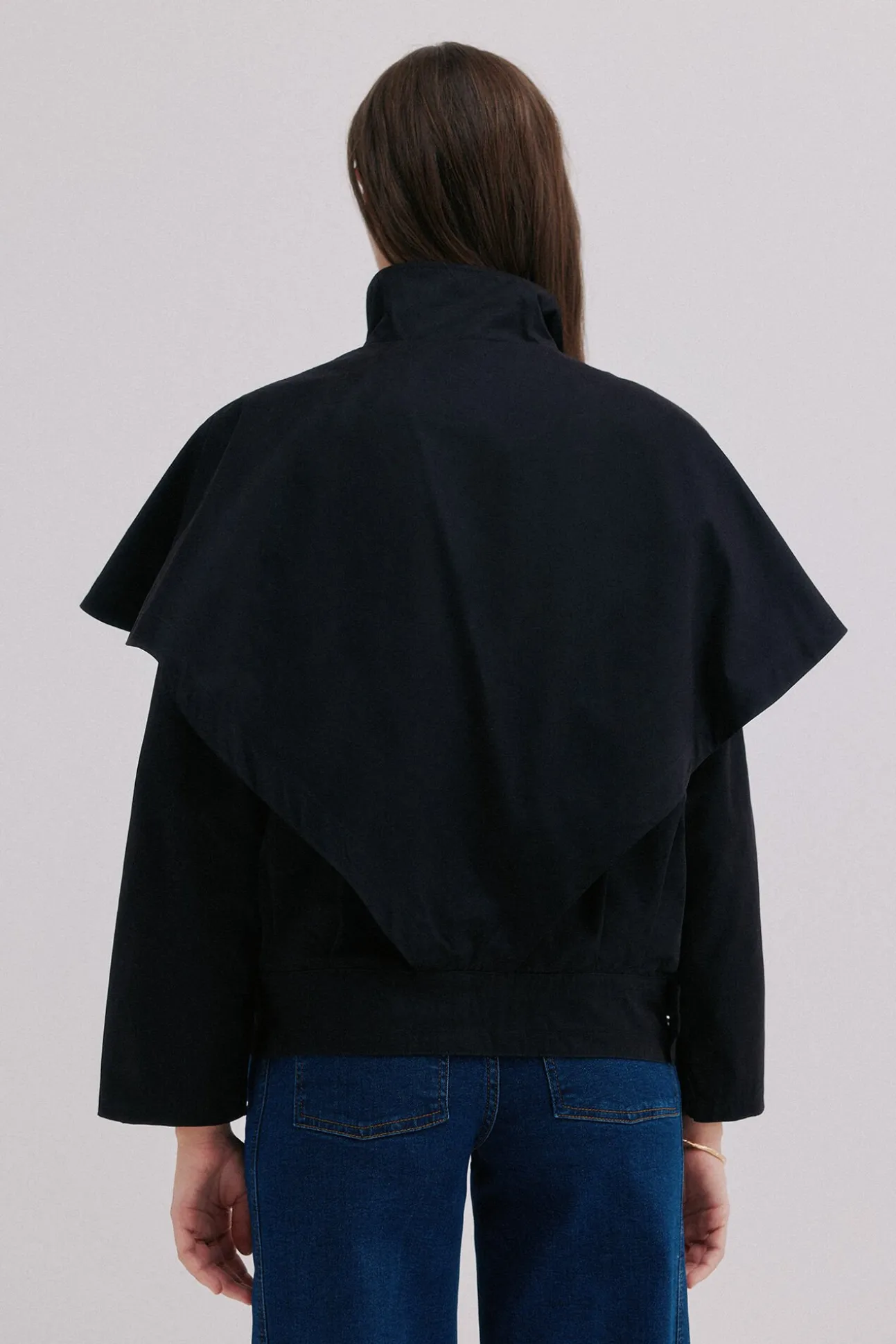 Dora. Deportiva corta