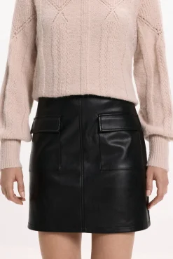 Falda corta polipiel