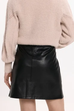 Falda corta polipiel