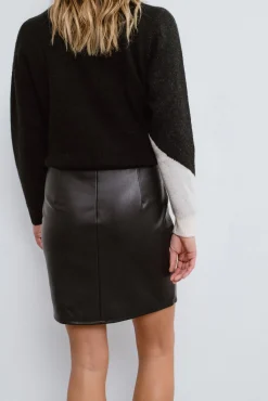 Falda corta polipiel