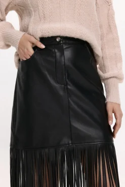 Falda de polipiel con flecos