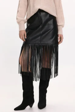 Falda de polipiel con flecos