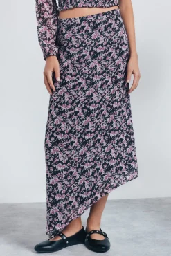 Falda larga asimétrica