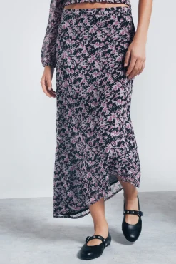 Falda larga asimétrica