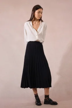 Falda larga plisada