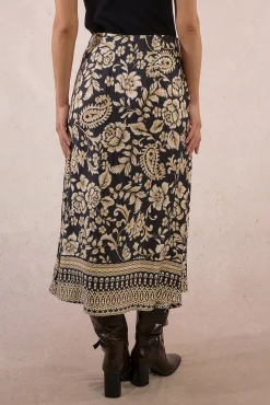 Falda larga satinada con estampado