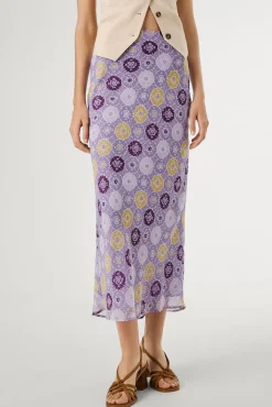 Falda midi fluida con estampado.