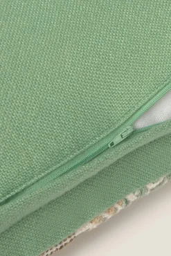 Funda cojín bordado pompones