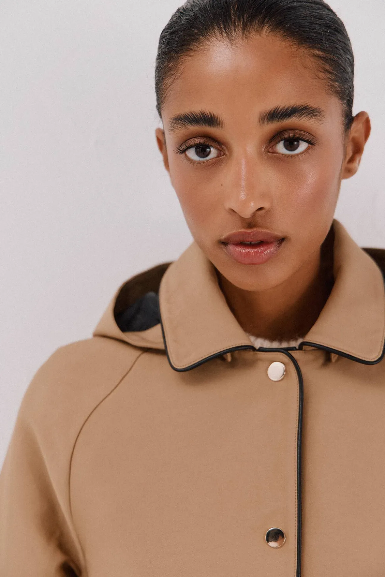 Gabardina satinada capucha desmontable