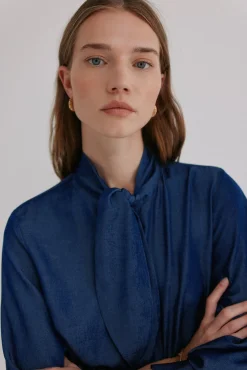 Graciela. Blusa con detalle nudo