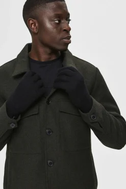 Guantes confeccionados con Lana RWS.