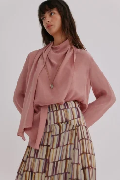 Guiada. Blusa con cruce asimétrico