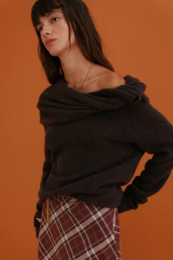 Idalia. Jersey con escote asimétrico