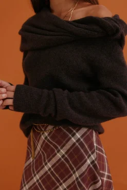 Idalia. Jersey con escote asimétrico