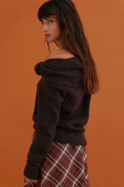 Idalia. Jersey con escote asimétrico