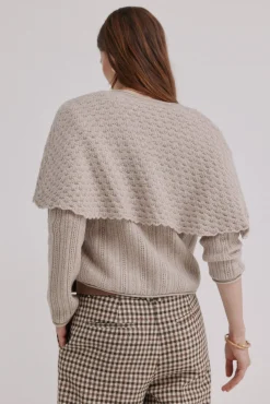 Inna. Cárdigan con capa