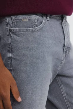 Jeans gris medio lavado slim fit