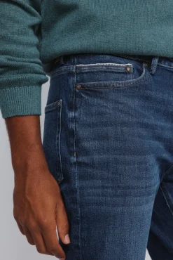 Jeans lavado medio oscuro slim fit