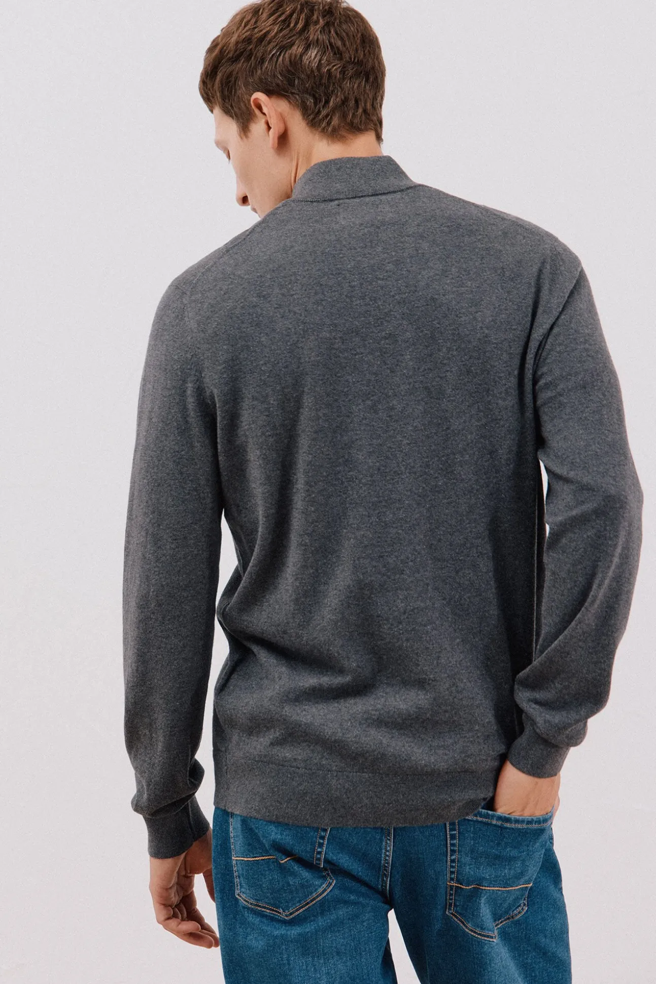 Jersey algodón cashmere cuello alto botones