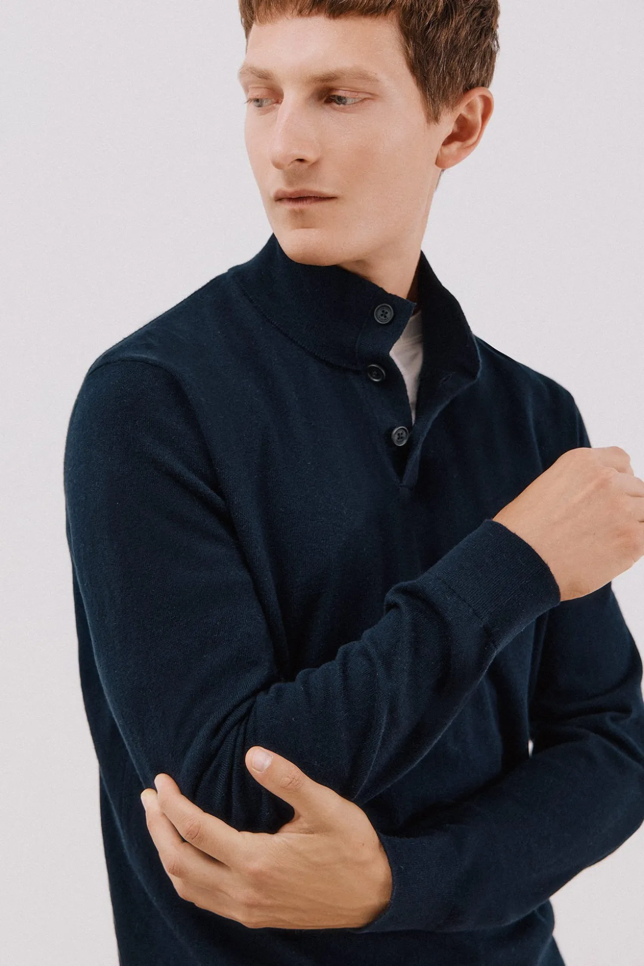 Jersey algodón cashmere cuello alto botones