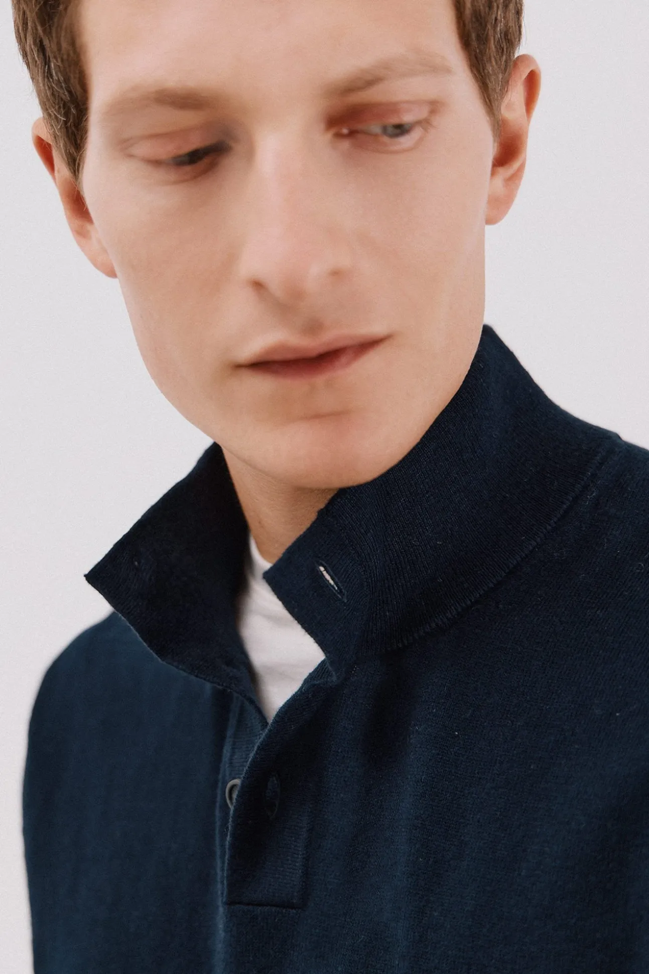 Jersey algodón cashmere cuello alto botones