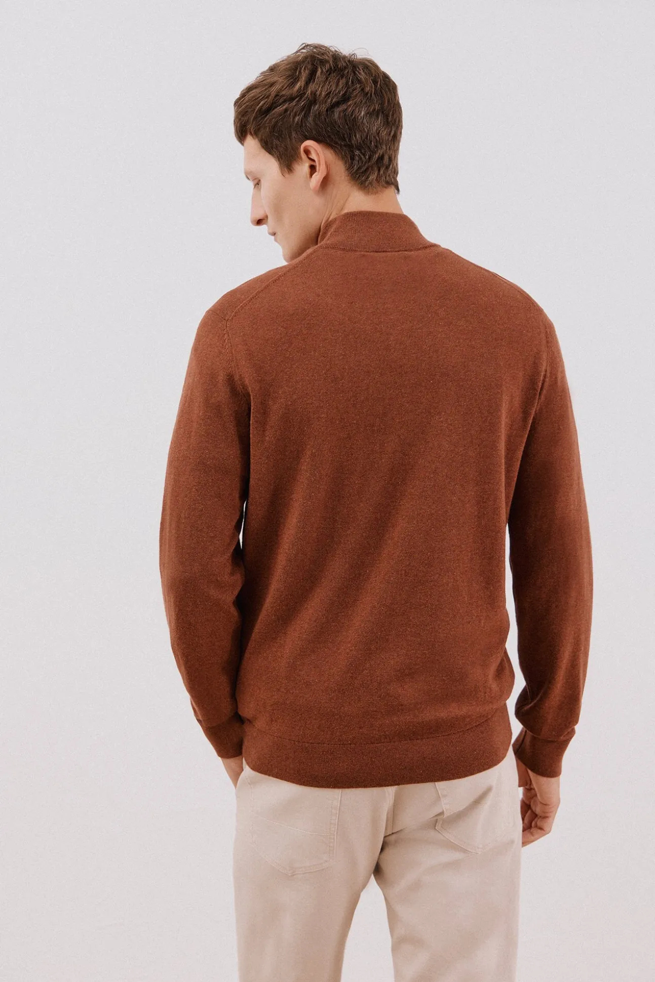 Jersey algodón cashmere cuello alto botones