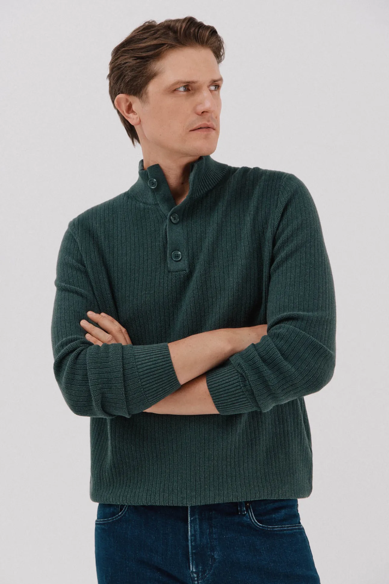 Jersey algodón estructura cuello alto con botones