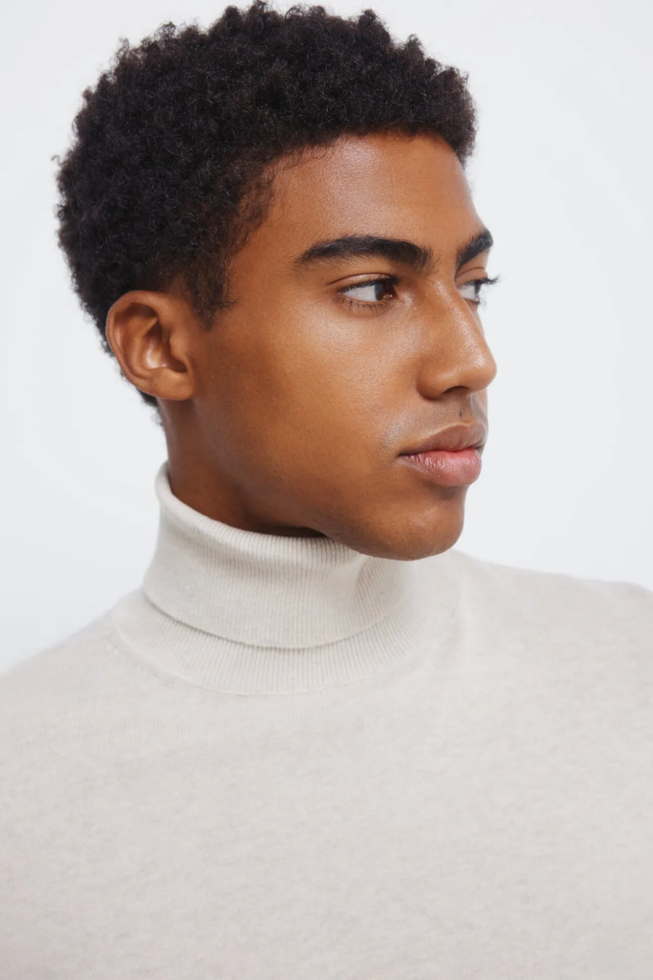 Jersey básico cuello alto