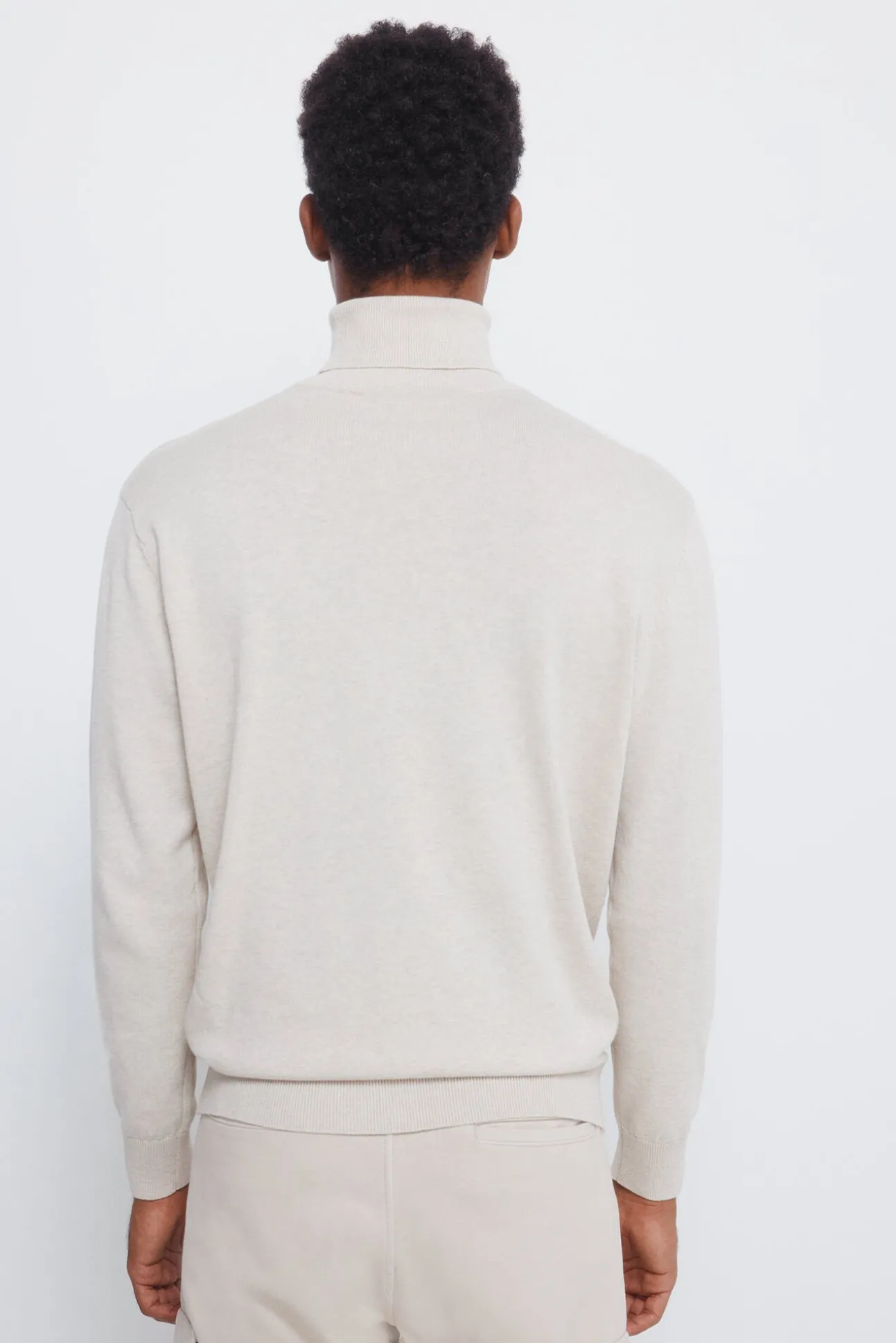 Jersey básico cuello alto