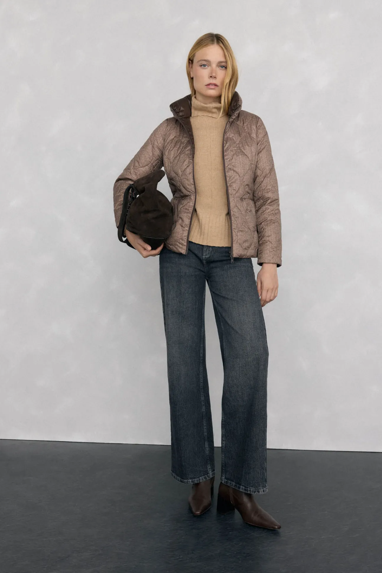 Jersey lana cuello cisne costura central