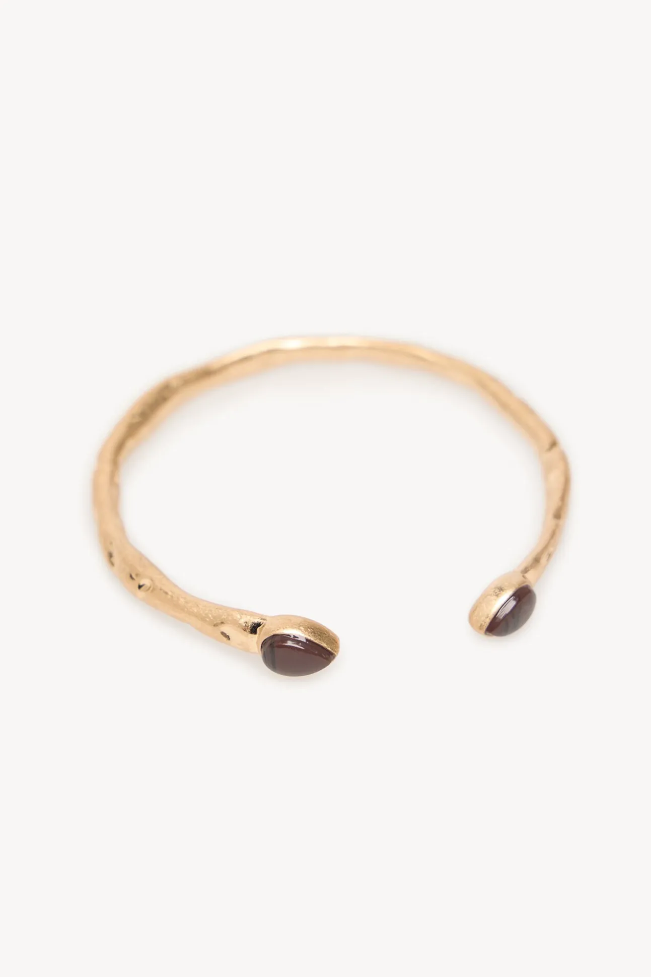 Leslie. Brazalete piedra bañado en oro