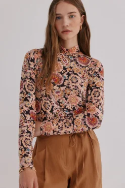 Mara. Camiseta estampada