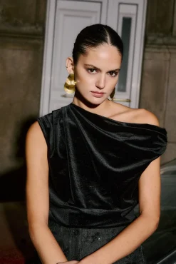 Marcela. Top asimétrico