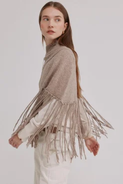 Marta. Capa flecos de tricot