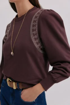 Marta. Sudadera bordada