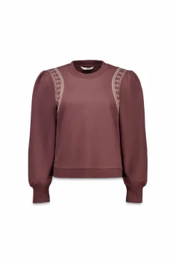 Marta. Sudadera bordada