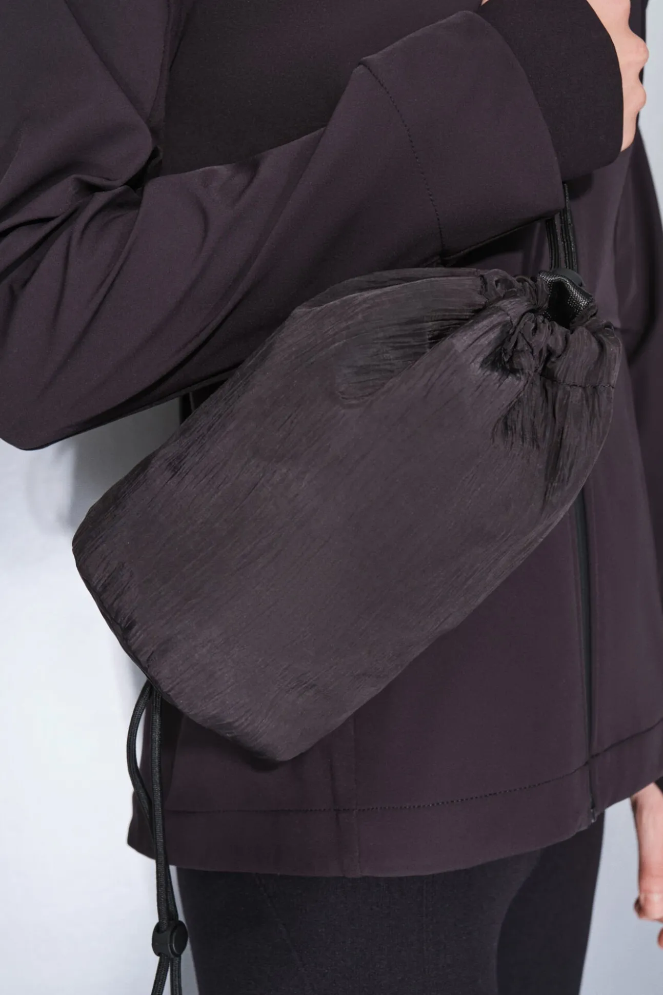 Mini bolso bandolera nylon negro satinado