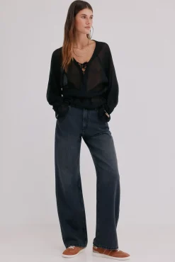 Mireia. Zapatilla de serraje