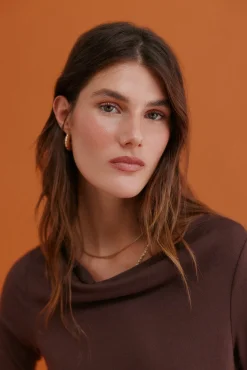 Mirta. Camiseta con escote drapeado