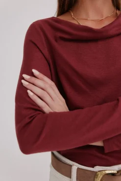 Mirta. Camiseta con escote drapeado