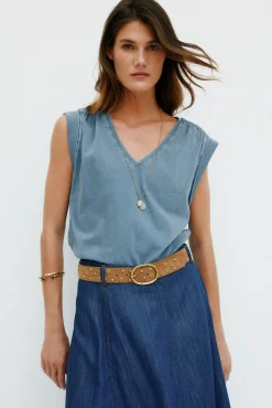 Mónica. Camiseta con pliegues