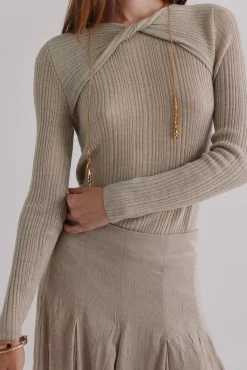 Nabila. Top con detalle de nudo